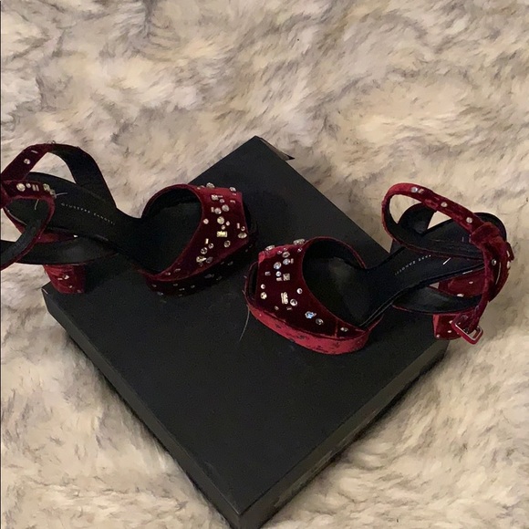 Heels - Picture 2 of 5